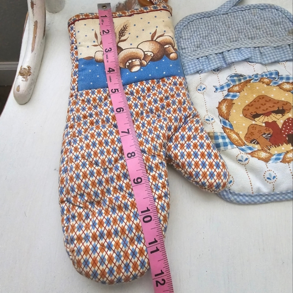 Vintage Mushroom Oven Mitt and Pot Holder Set - Picture 6 of 6